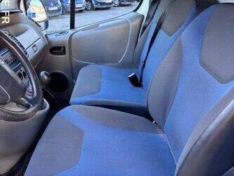 2010-renault-trafic-1426207-45671822