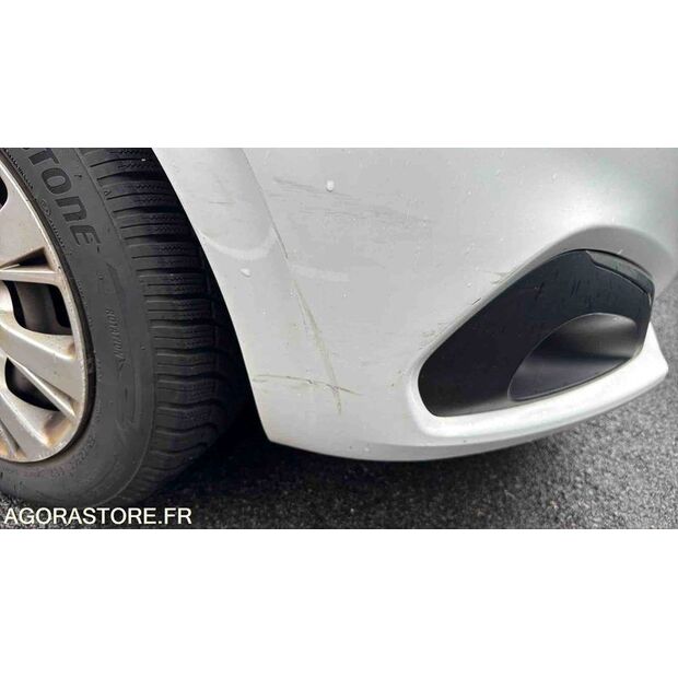 2018 بيجو 208-45671970