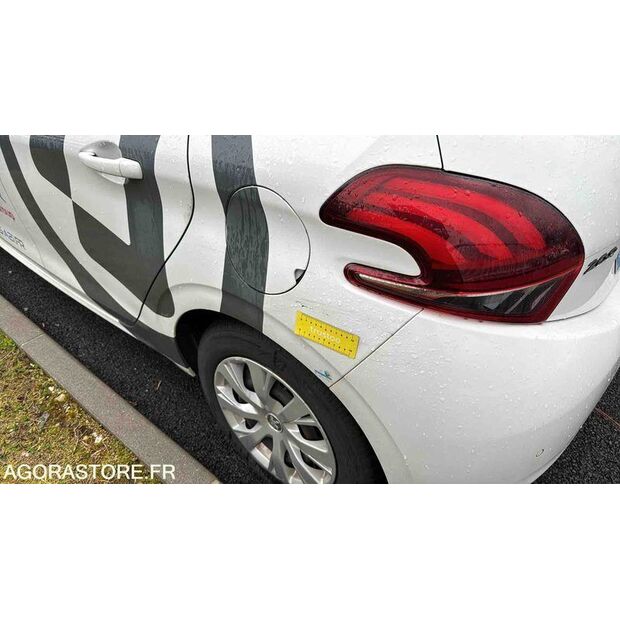 2018 بيجو 208-45671972