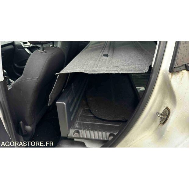 2018 بيجو 208-45671979