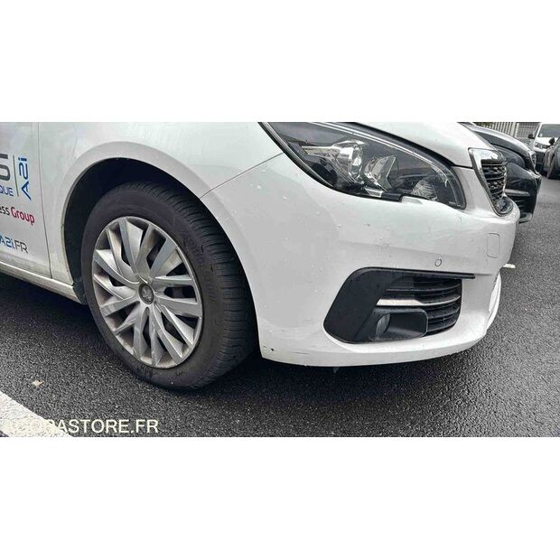 2020 Peugeot 308-45672159