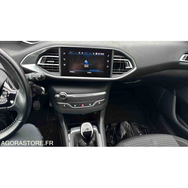 2020 Peugeot 308-45672166