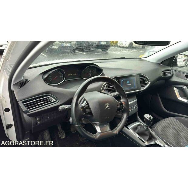 2020 Peugeot 308-45672167