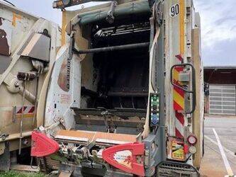 2013-renault-premium-1426238-45672174