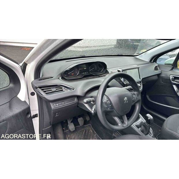 2020 Peugeot 208-45672215