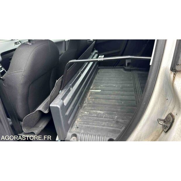 2020 Peugeot 208-45672224