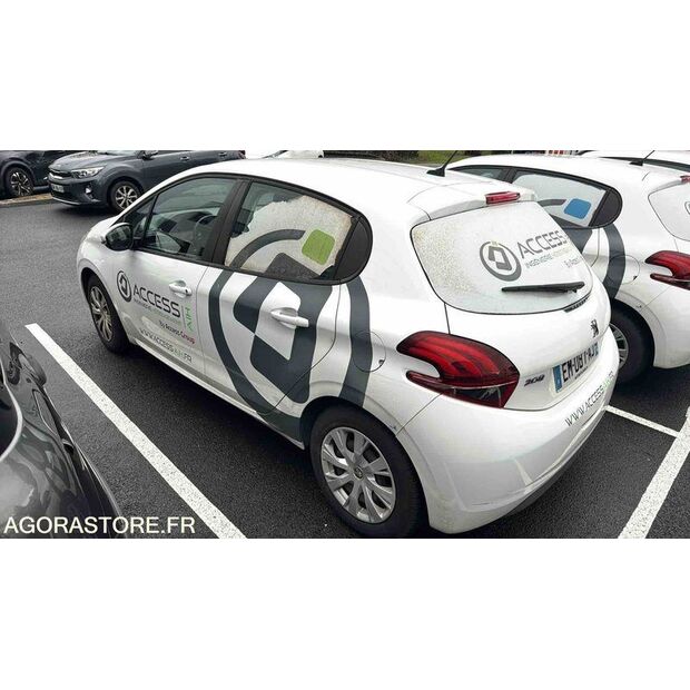 2017 بيجو 208-45672332