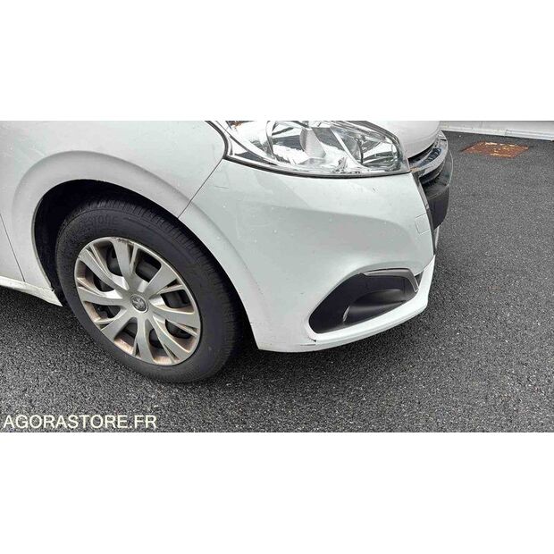 2019 Peugeot 208-45672739