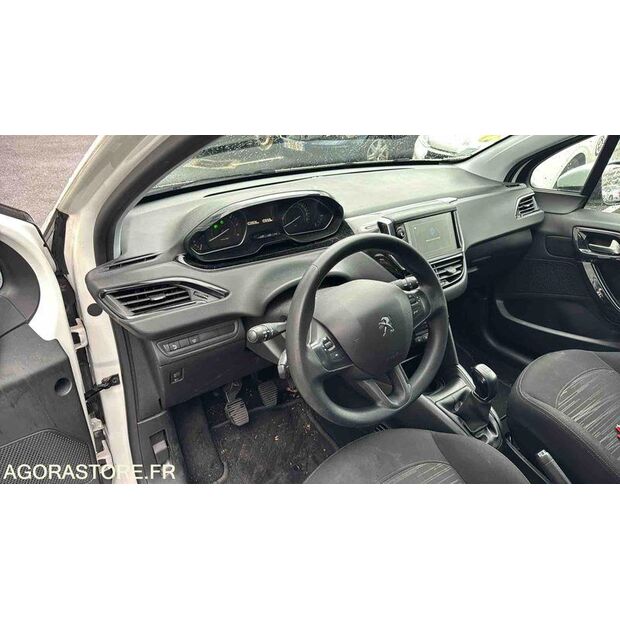 2019 Peugeot 208-45672747