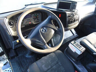 2010-mercedes-benz-axor-1829-1405554-45673157