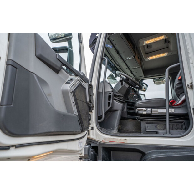 2017 رينو C430-45674340