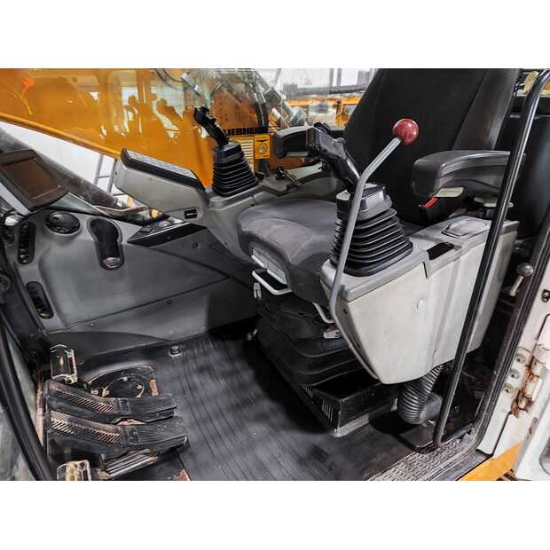 2015 Liebherr R920-45682860