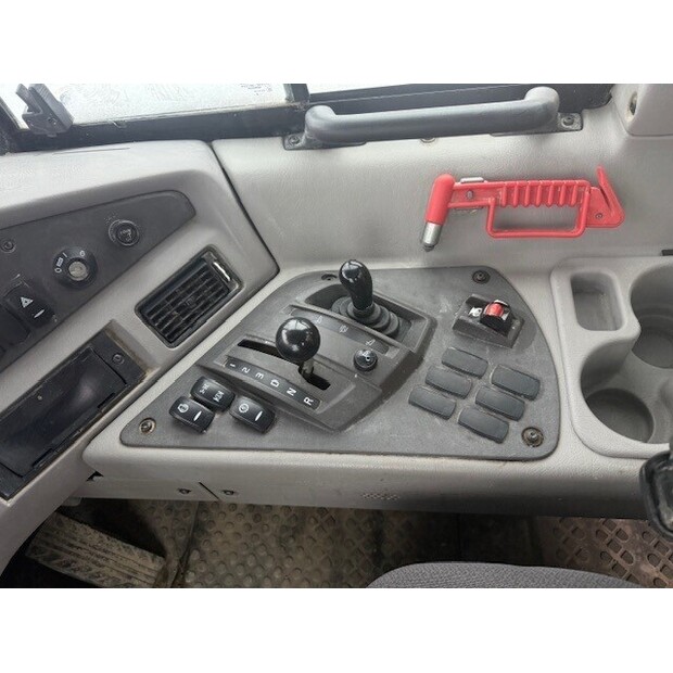 2019 فولفو A25G-45682872