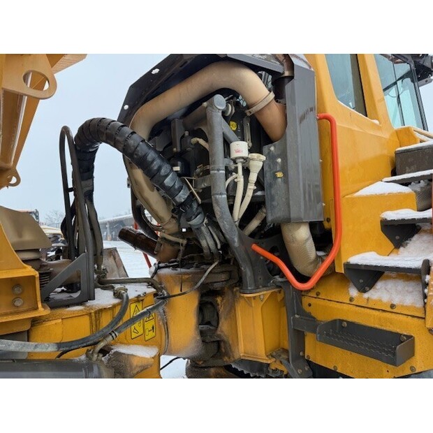 2019 فولفو A25G-45682874