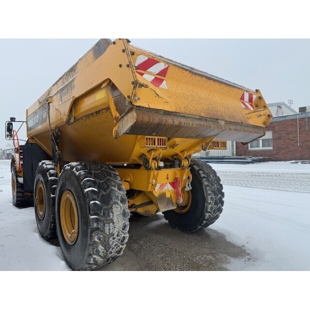 2018 فولفو A25G-45682885