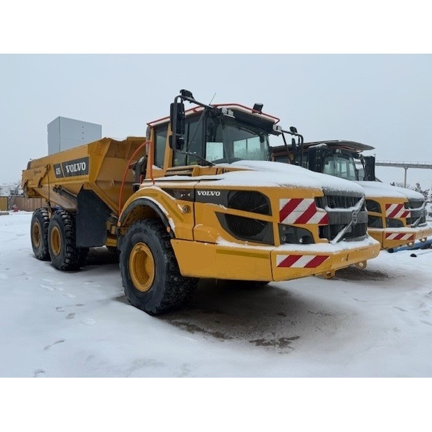 2018 فولفو A25G-45682886