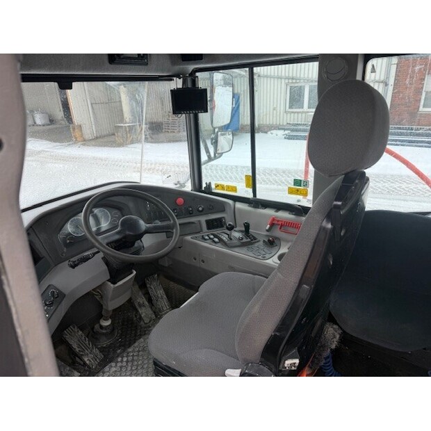 2018 فولفو A25G-45682890