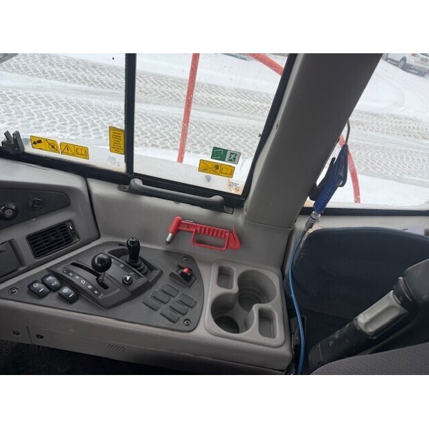 2018 فولفو A25G-45682891