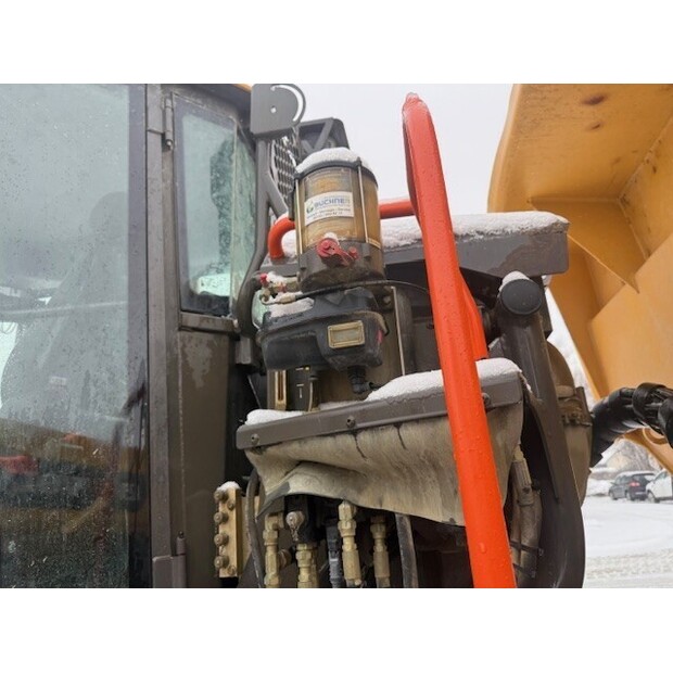 2018 فولفو A25G-45682892