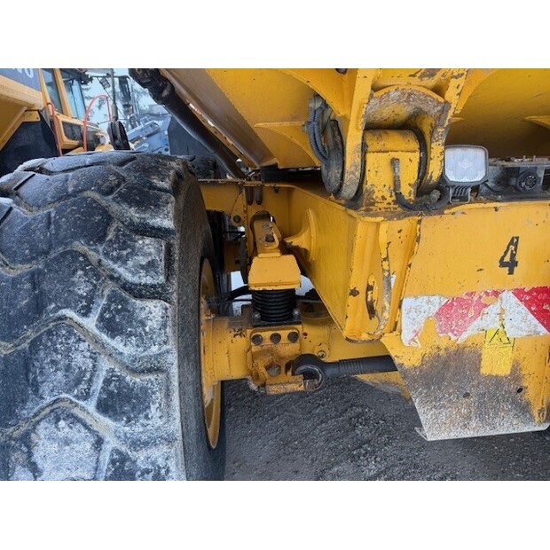 2018 فولفو A25G-45682894