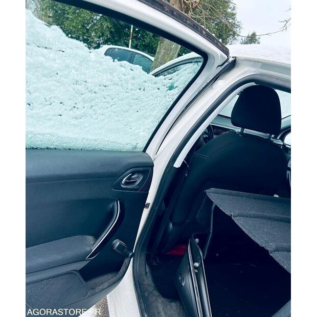 2015 Peugeot 208-45688372