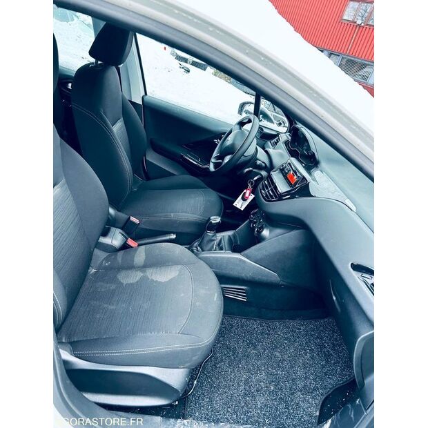 2015 Peugeot 208-45688379