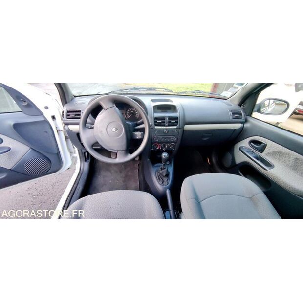 2005 Renault Clio-45688513