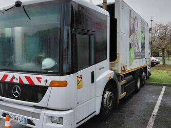 2011-mercedes-benz-econic-1426418-45688515