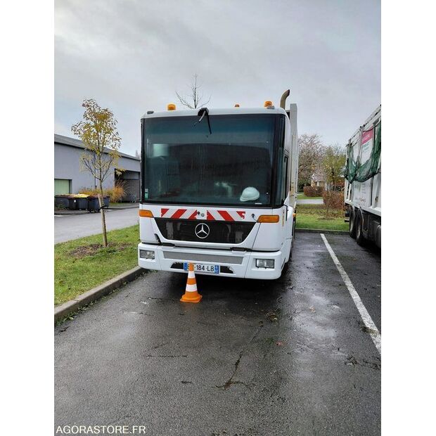 2011 Mercedes-Benz Econic-45688516
