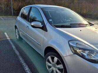 2011-renault-clio-1426439-45688710