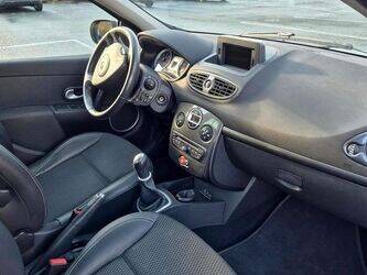 2011-renault-clio-1426439-45688716