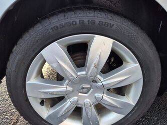 2011-renault-clio-1426439-45688718