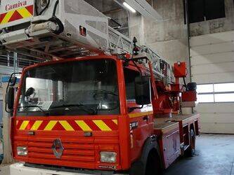 صورة ل مقطورات للسيارات 1995 رينو