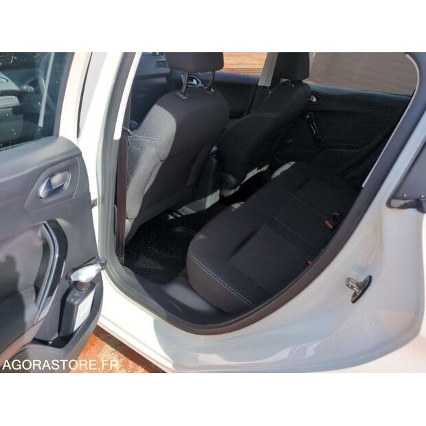 2018 بيجو 208-45688934