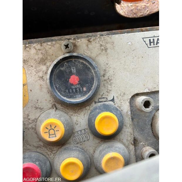 2005 هام HD 12-45688949