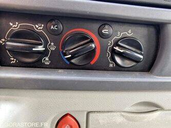 2005-renault-mascott-1426468-45688991