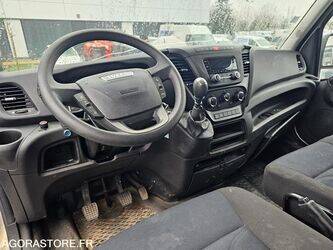 2018-iveco-35c18-45689189