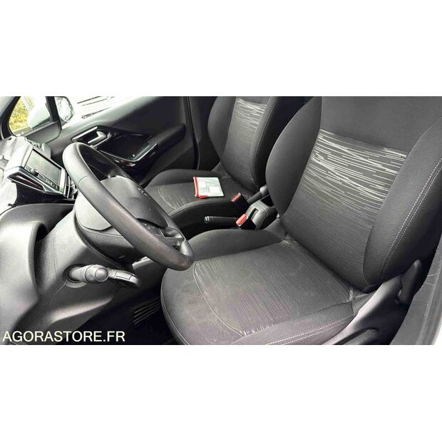 2019 Peugeot 208-45689231