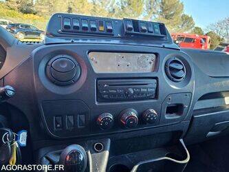 2013-renault-master-1426475-45689247