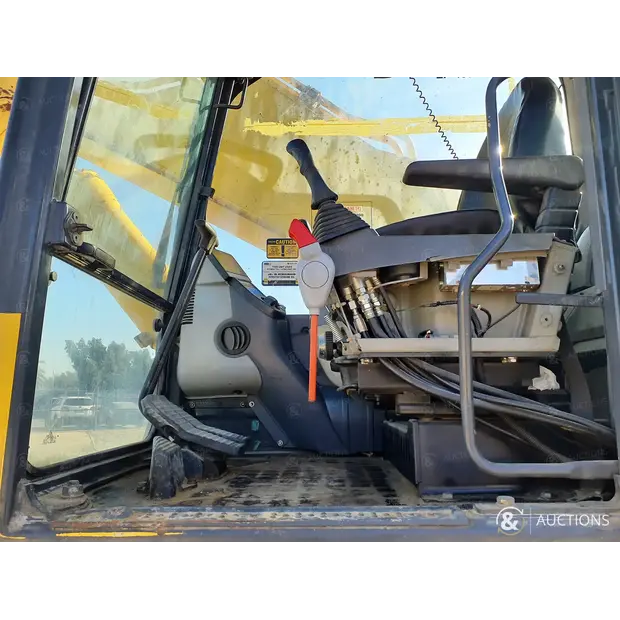 2017 Komatsu PC400LC-8R-45692208