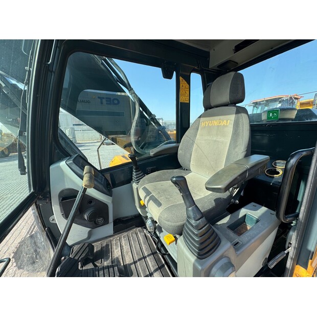 2022 Hyundai R210-45692288