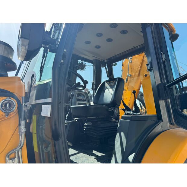 2024 JCB 3DX-45692300