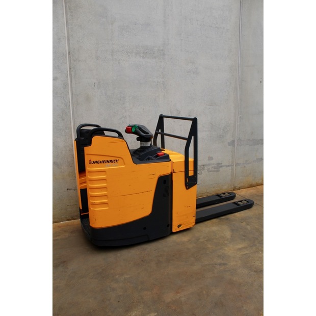 2015 Jungheinrich ERE 225-45692419