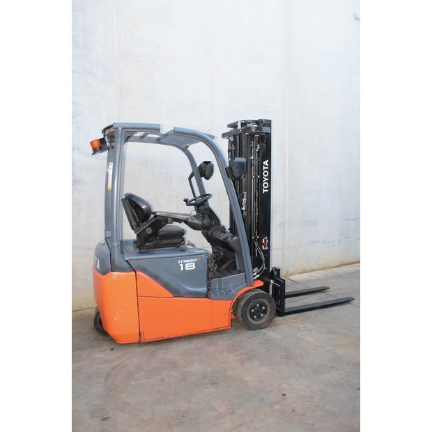 2017 Toyota 8FBEK18T-45692621