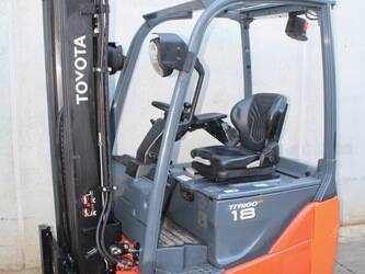 2017-toyota-8fbek18t-45692622