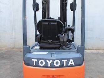 2017-toyota-8fbek18t-45692625