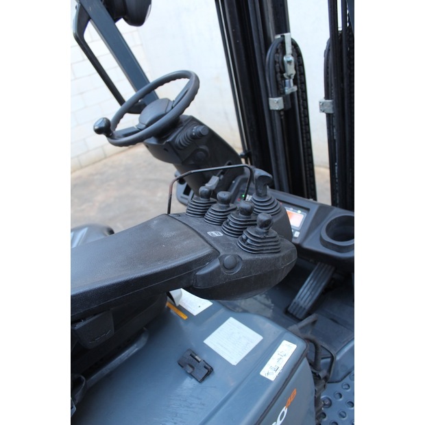 2017 Toyota 8FBEK18T-45692630