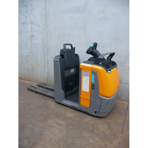 2018 Jungheinrich ECE 220-45692747