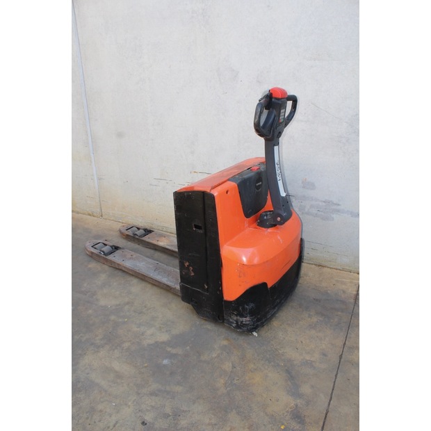 2015 BT LWE 180-45692809