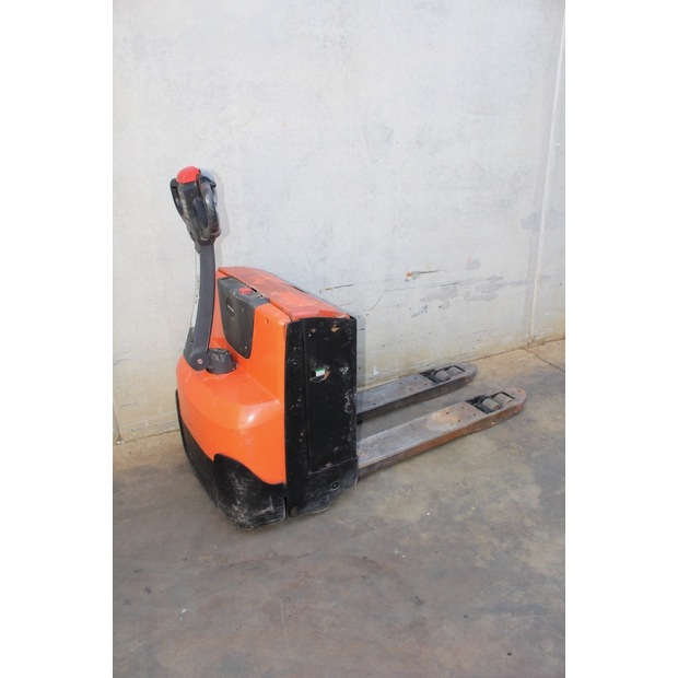 2015 BT LWE 180-45692811